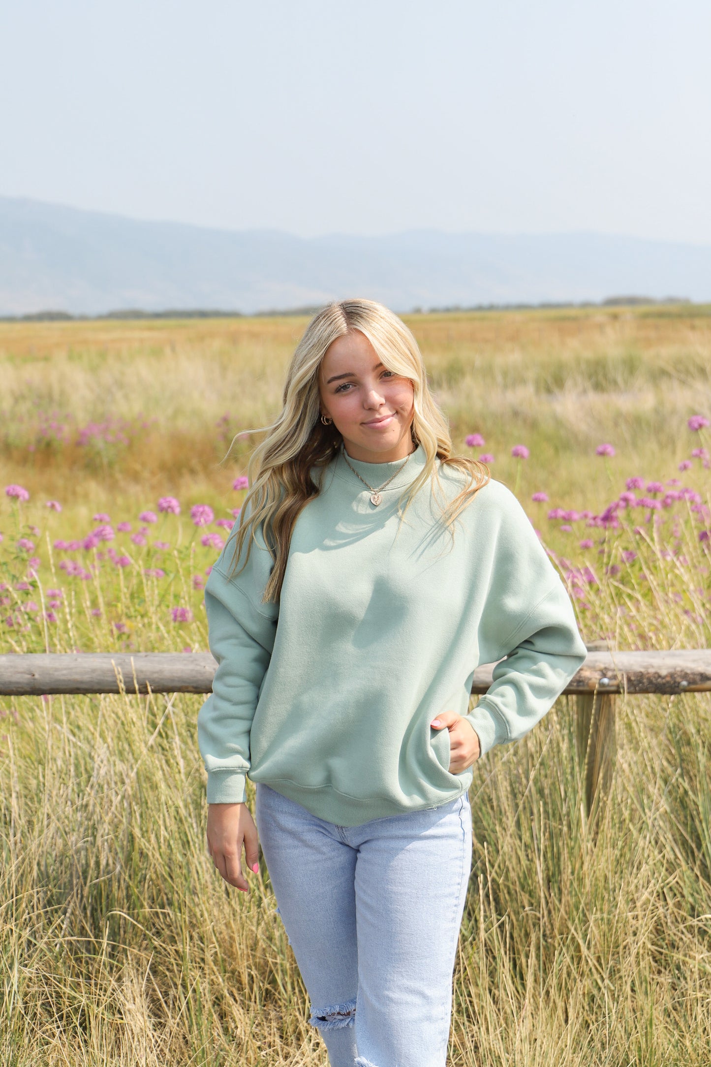 Chill Girl Pullover