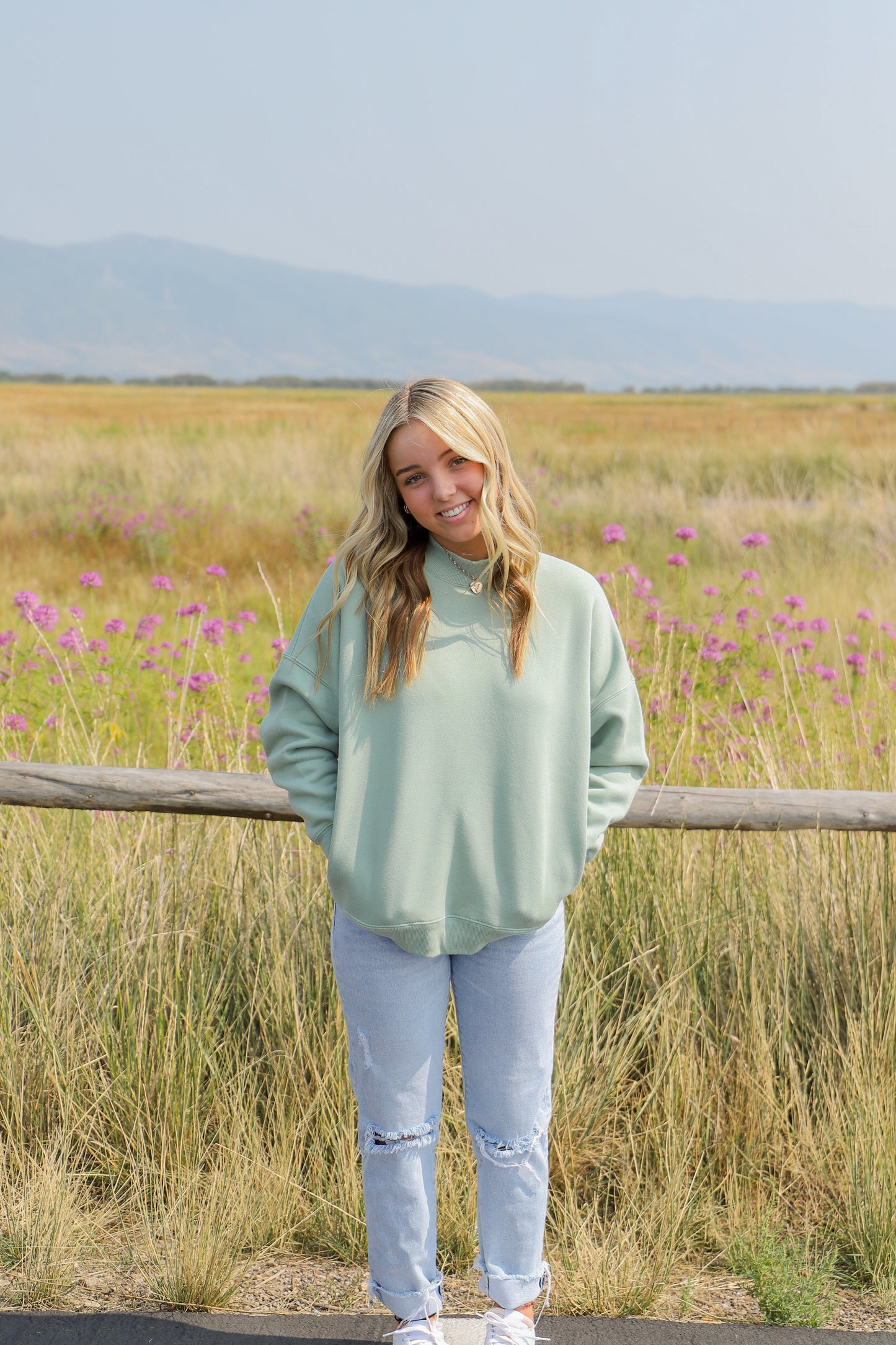 Chill Girl Pullover