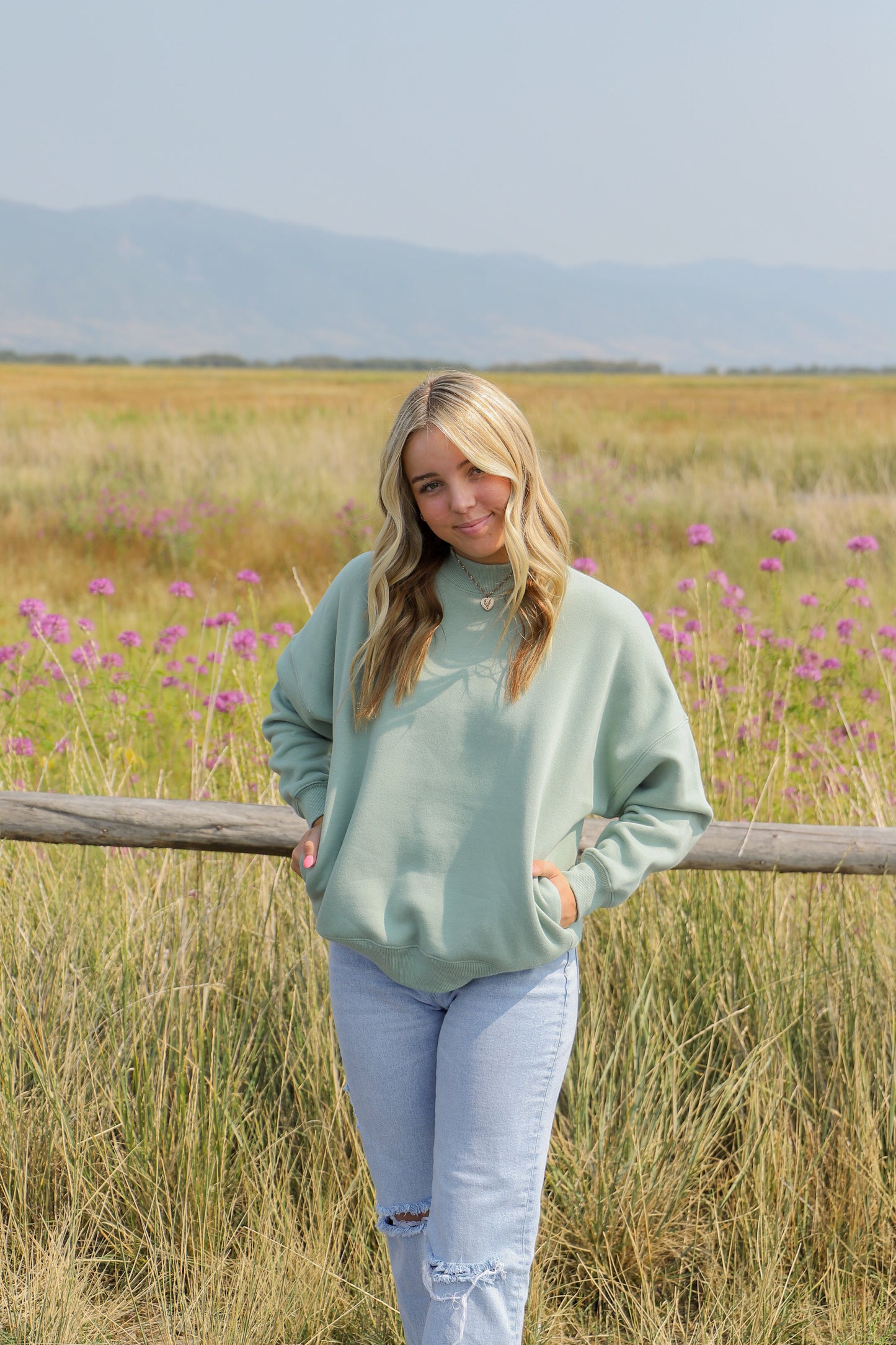 Chill Girl Pullover