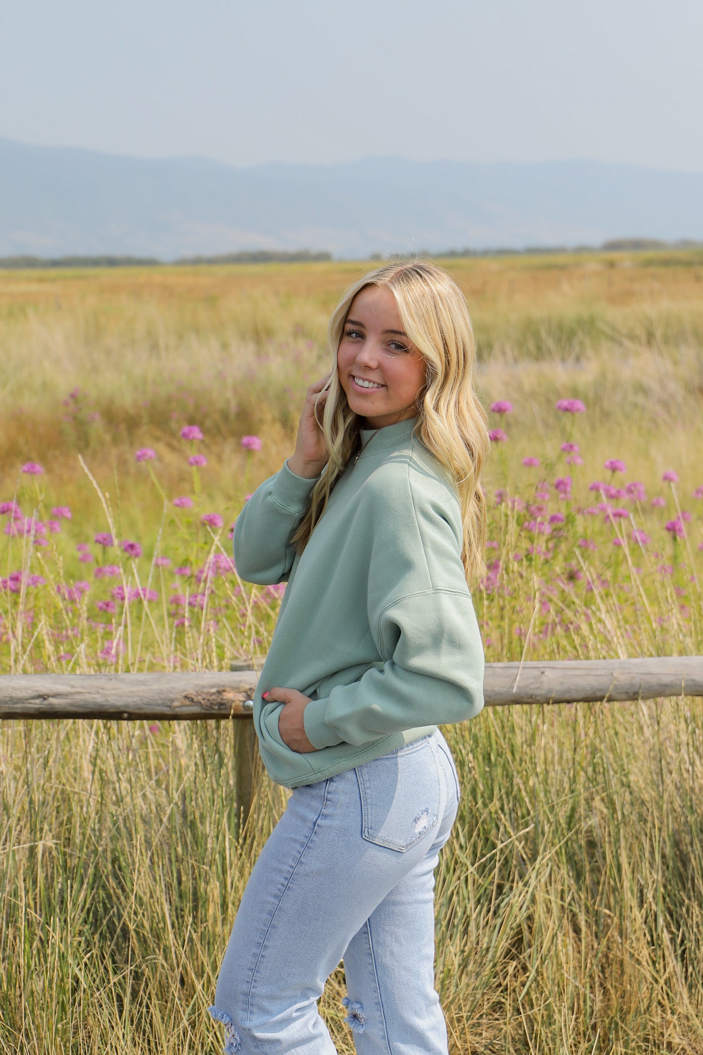 Chill Girl Pullover