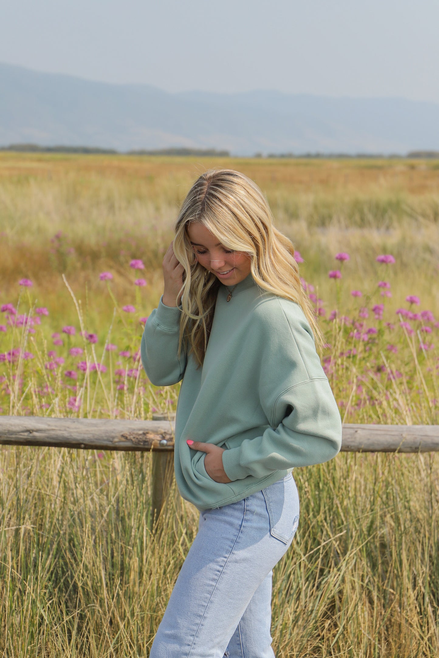 Chill Girl Pullover