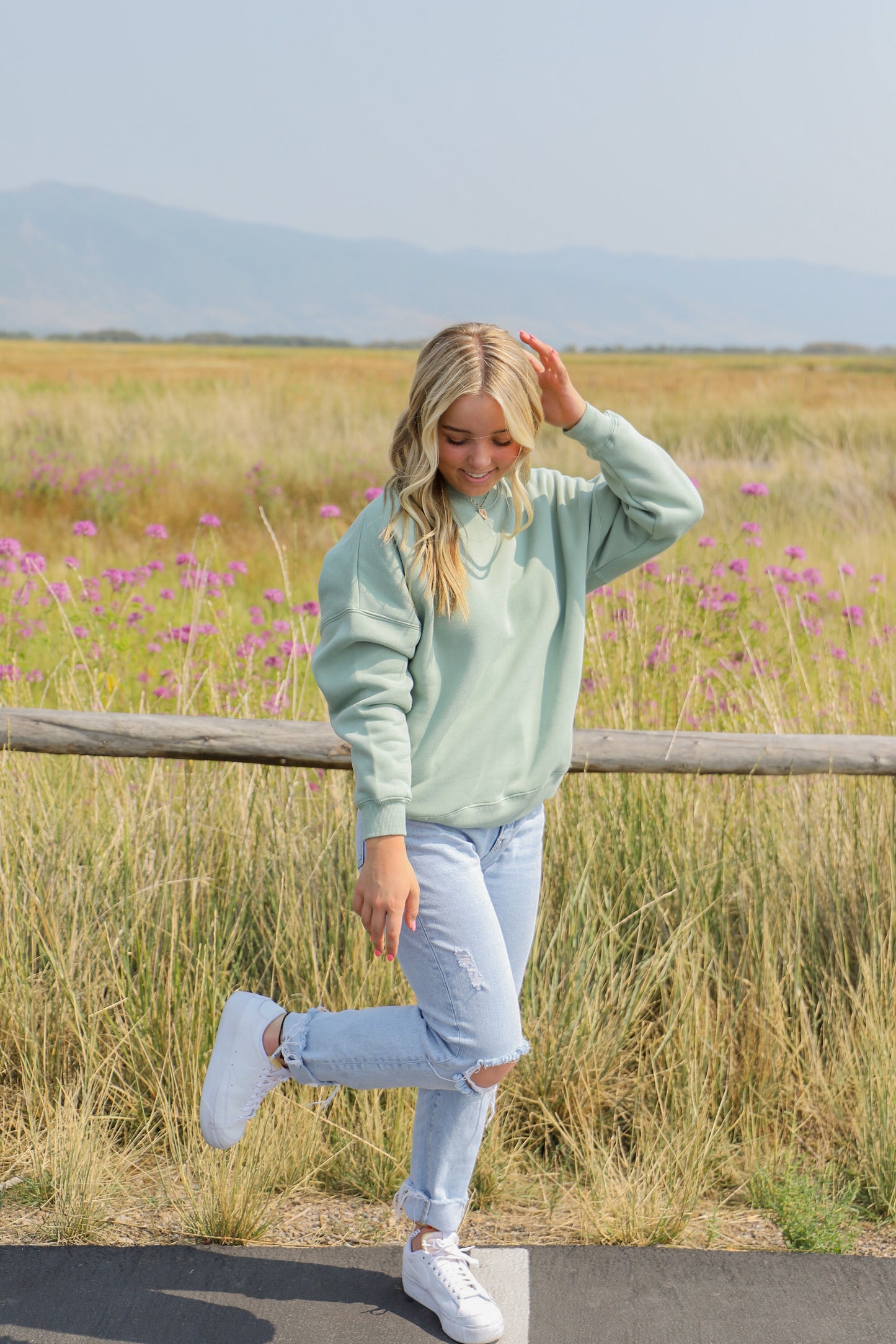 Chill Girl Pullover