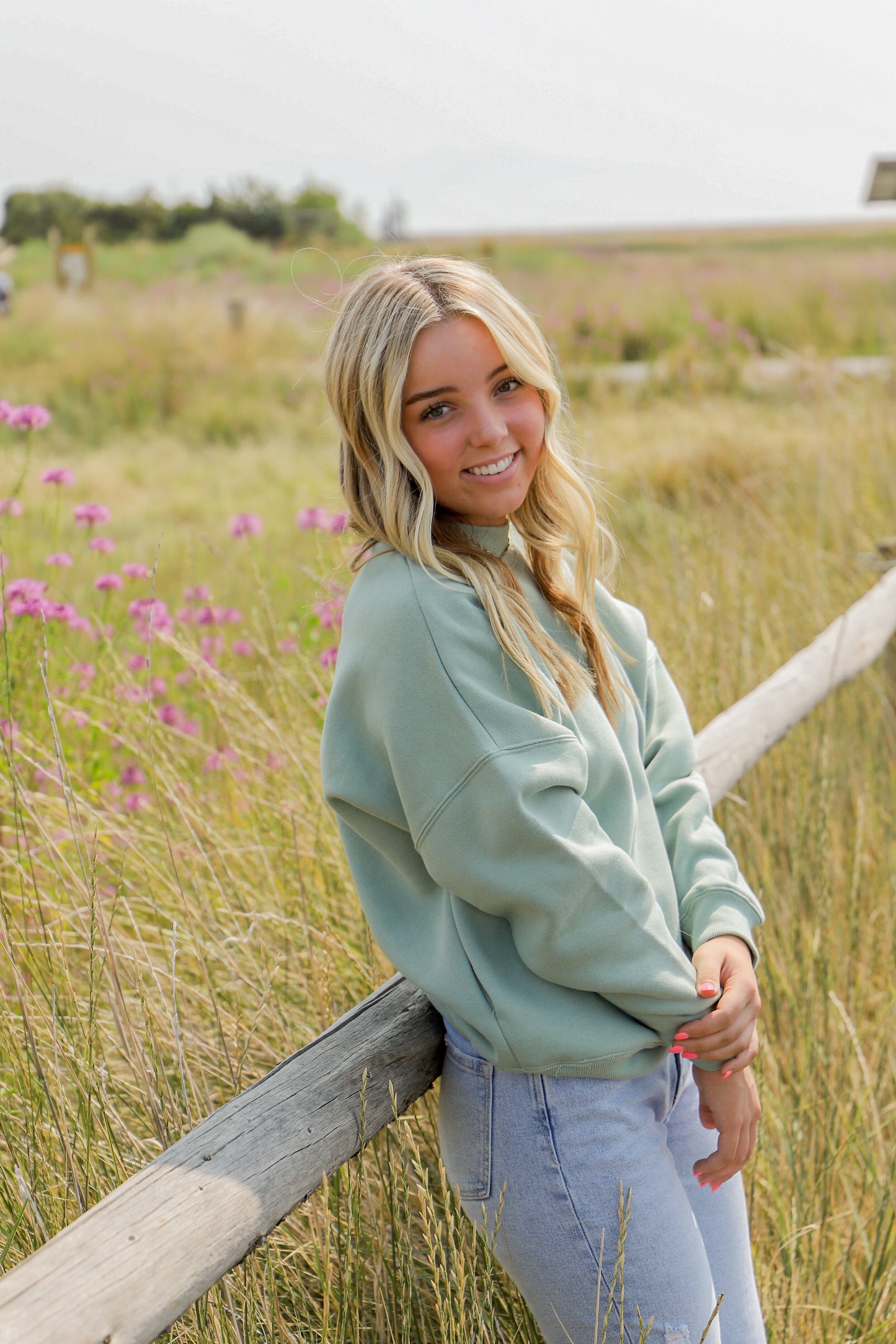 Chill Girl Pullover