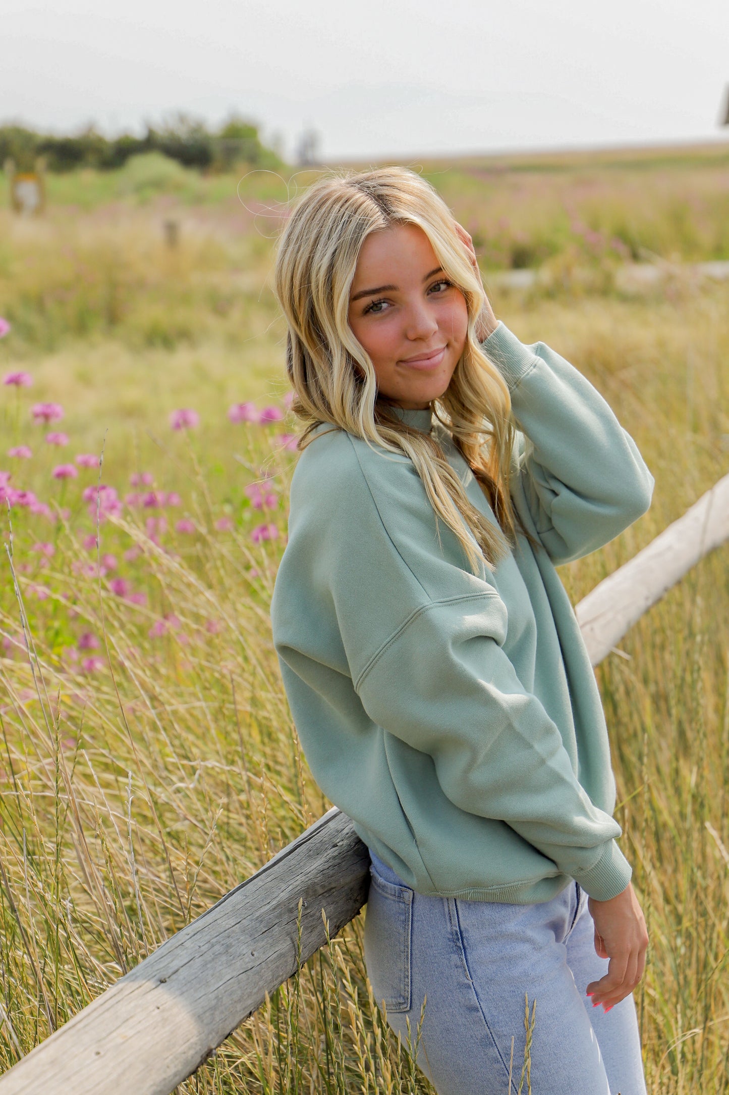 Chill Girl Pullover