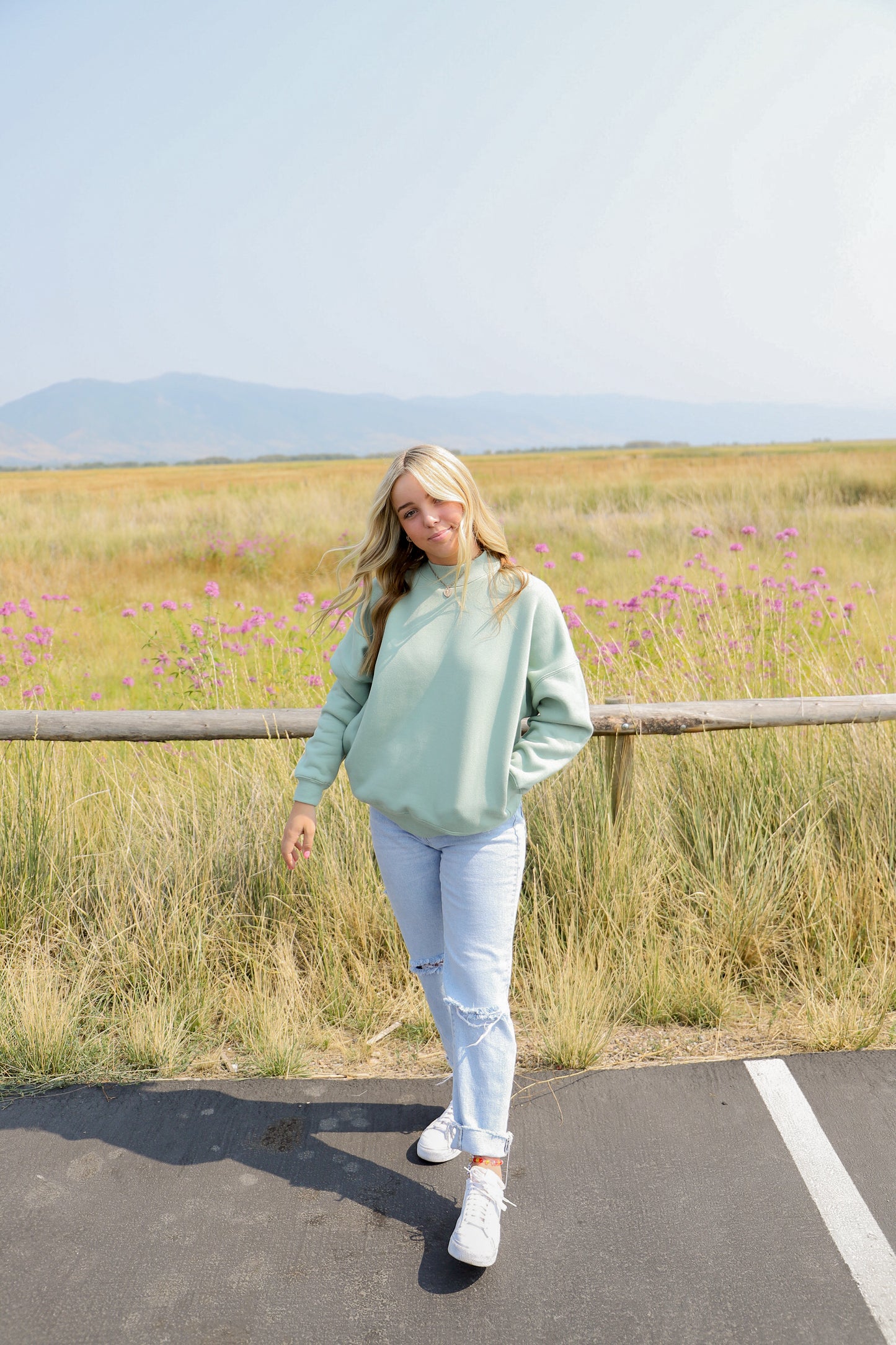 Chill Girl Pullover
